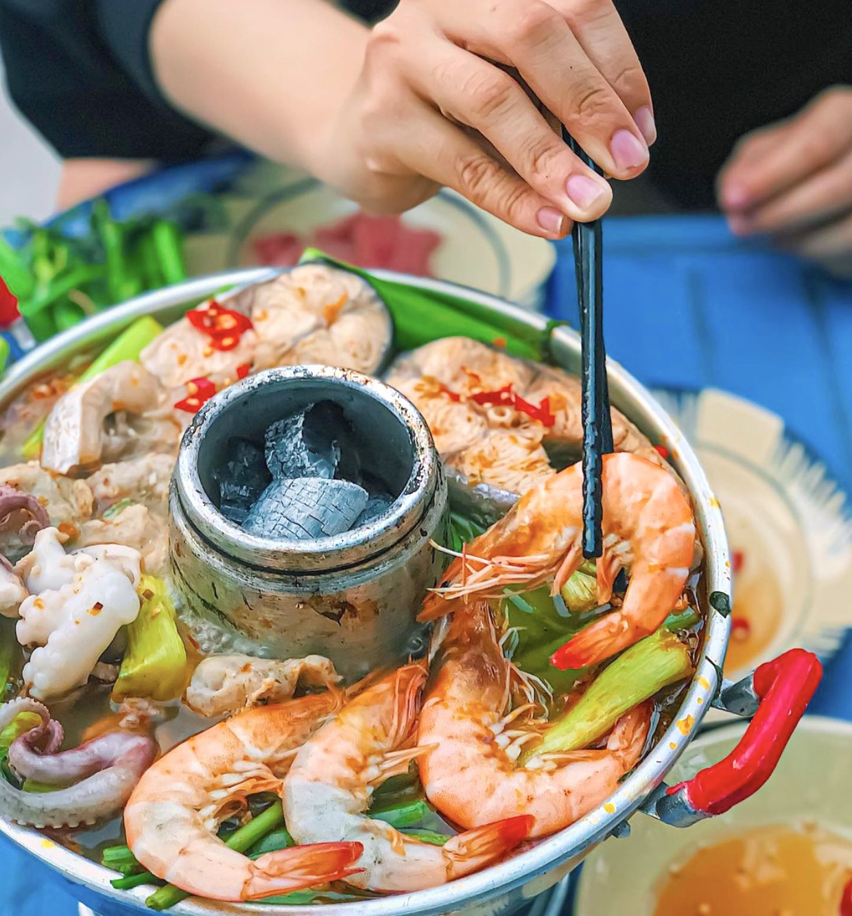 Gà mẹt và loạt món ngon đổi vị ngày mát ở TP HCM - Ảnh 10. Gà mẹt và loạt món ngon đổi vị ngày mát ở TP HCM - Ảnh 10.