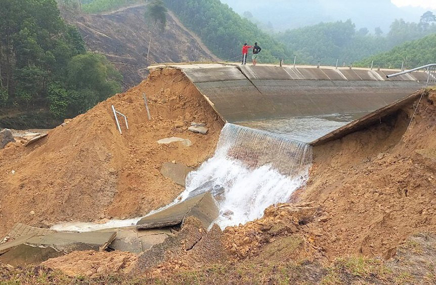 Bộ NN-PTNT vào cuộc tuyến kênh 4.300 tỉ đồng bất ngờ đứt gãy 50 m giữa mùa khô - Ảnh 1.