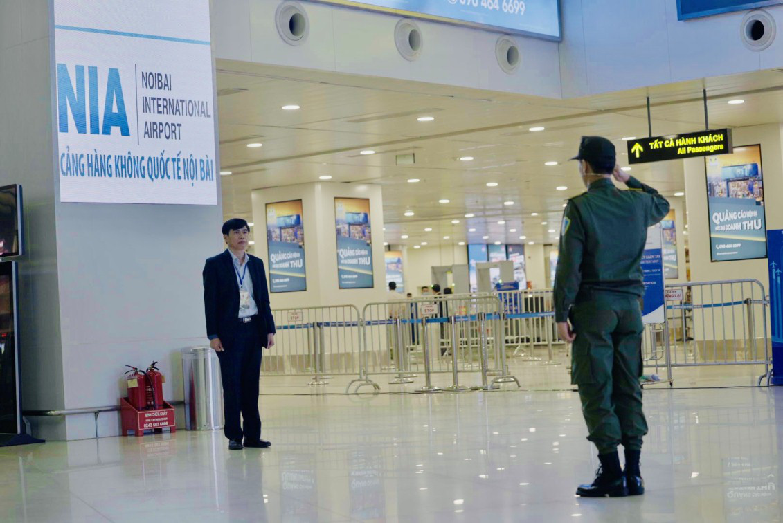 Cận cảnh sân bay Nội Bài kích hoạt báo động khẩn nguy đối phó nhóm gây rối - Ảnh 6.
