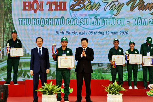 Tôn vinh thợ giỏi ngành cao su - Ảnh 1.