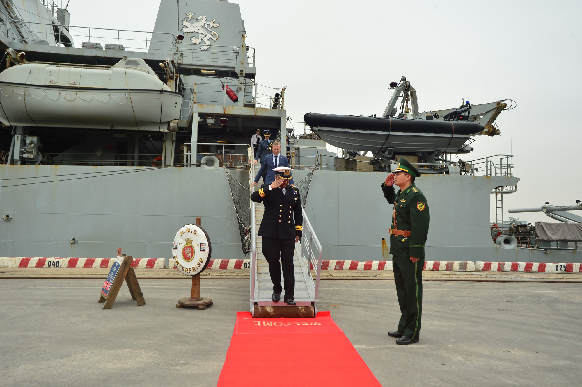 CLIP: Tàu Hải quân Hoàng gia Anh thăm Việt Nam - Ảnh 1.