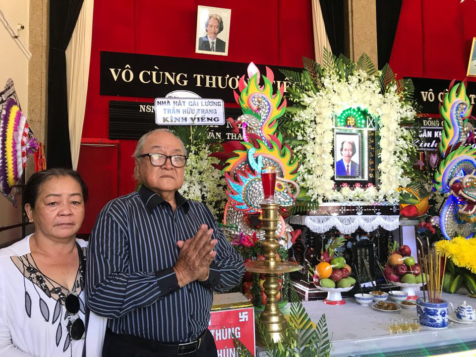 Tiễn đưa NSND Huỳnh Nga về nơi an nghỉ cuối cùng - Ảnh 10. Tiễn đưa NSND Huỳnh Nga về nơi an nghỉ cuối cùng - Ảnh 10.