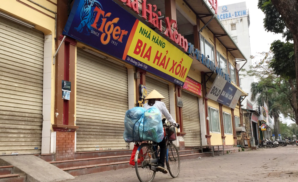 Nhiều quán bia lớn ở Hà Nội đóng cửa vì cú đúp tác động từ dịch Covid-19 và Nghị định 100 - Ảnh 7.