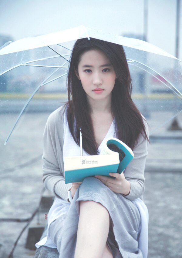 Những mỹ nhân Hoa ngữ sở hữu đôi mắt biết nói, hút hồn khán giả - Ảnh 8. Những mỹ nhân Hoa ngữ sở hữu đôi mắt biết nói, hút hồn khán giả - Ảnh 8.