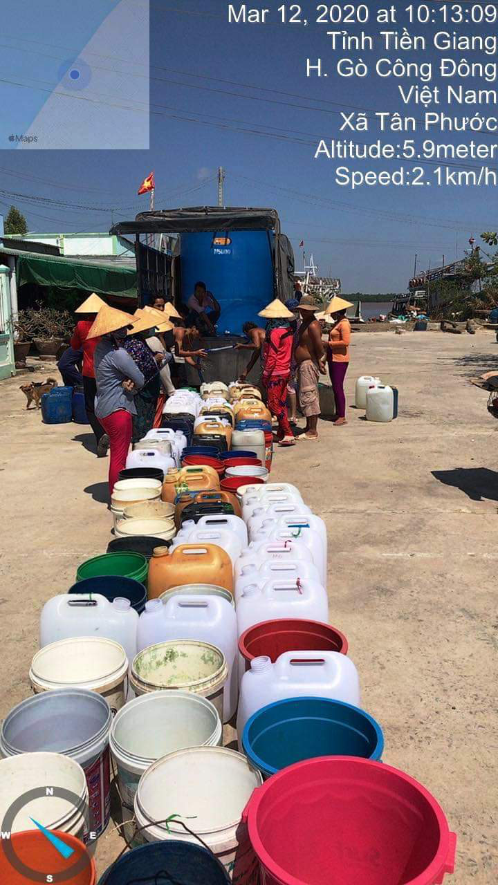 Biệt đội chở nước ngọt về cấp miễn phí cho dân vùng hạn mặn - Ảnh 1.