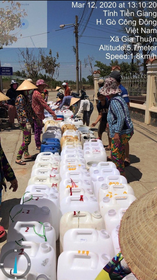 Biệt đội chở nước ngọt về cấp miễn phí cho dân vùng hạn mặn - Ảnh 4.