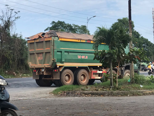 Từ điều tra của Báo Người Lao Động: Chủ tịch Thừa Thiên - Huế chỉ đạo nóng xử xe quá tải - Ảnh 1.