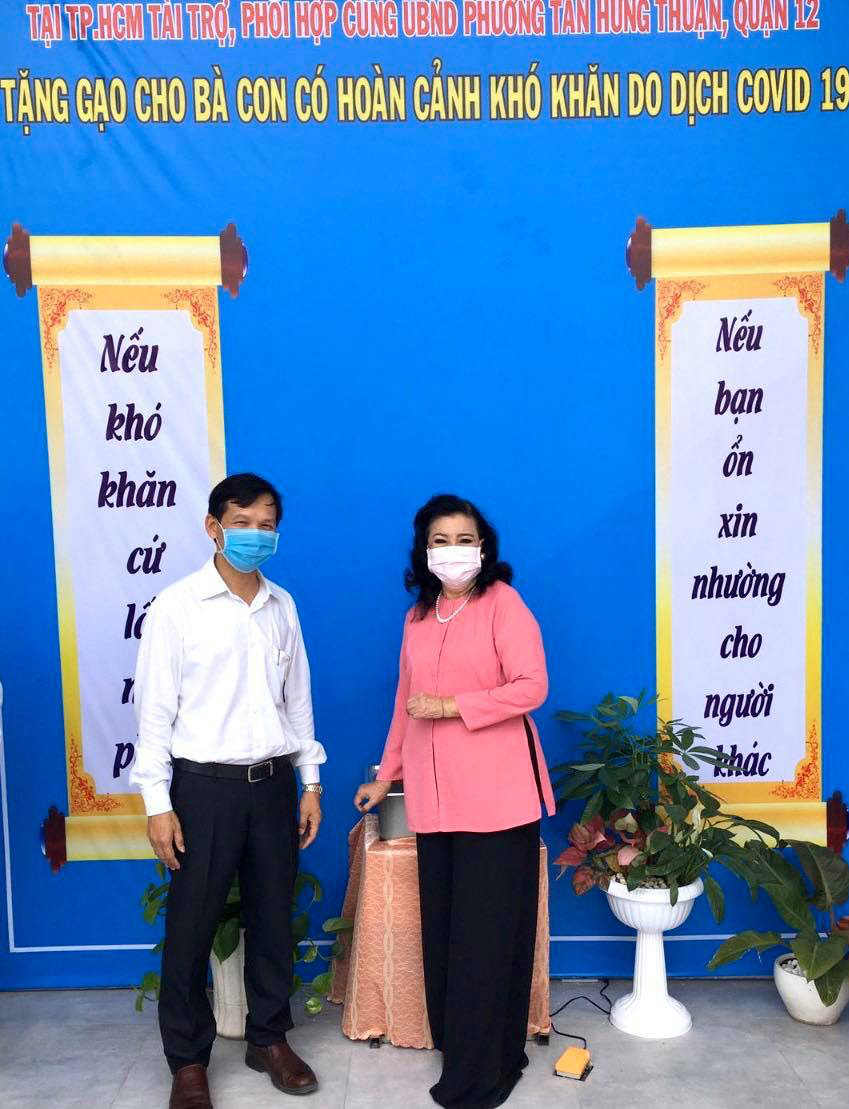 NSND Kim Cương hỗ trợ người nghèo hạt gạo yêu thương - Ảnh 1. NSND Kim Cương hỗ trợ người nghèo hạt gạo yêu thương - Ảnh 1.