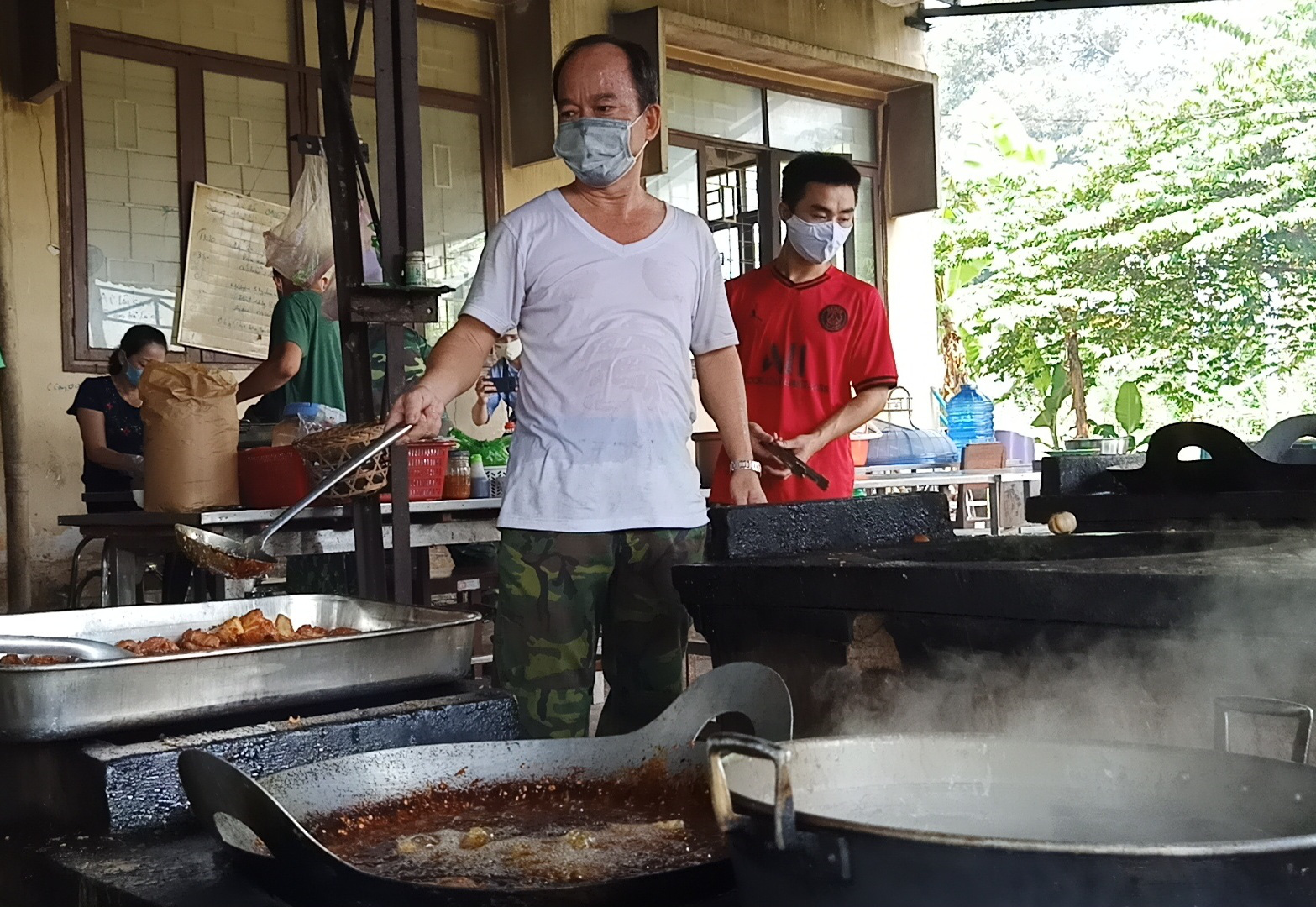 Chiến công thầm lặng của những người lính căng mình phòng, chống dịch Covid-19 - Ảnh 4.