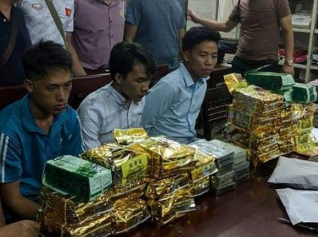 Từ Bắc Kạn vào Nghệ An nhận 20 bánh heroin, 24 kg ma túy từ một “người lạ” ở trong rừng - Ảnh 1.