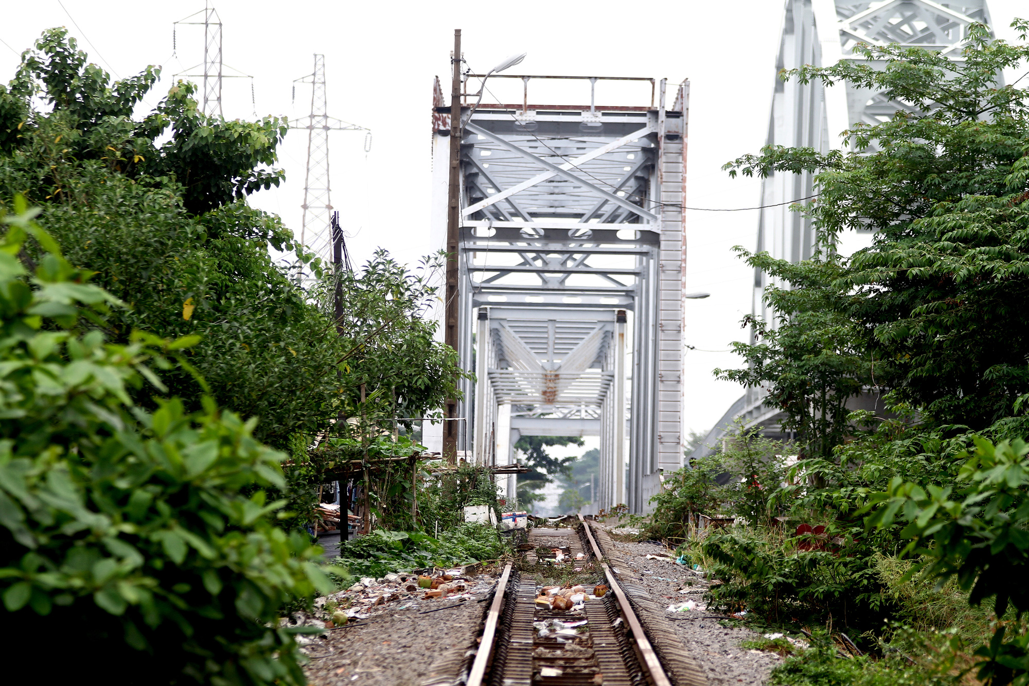 Những nhát búa đầu tiên tháo dỡ cầu trăm tuổi bắc qua sông Sài Gòn - Ảnh 6.