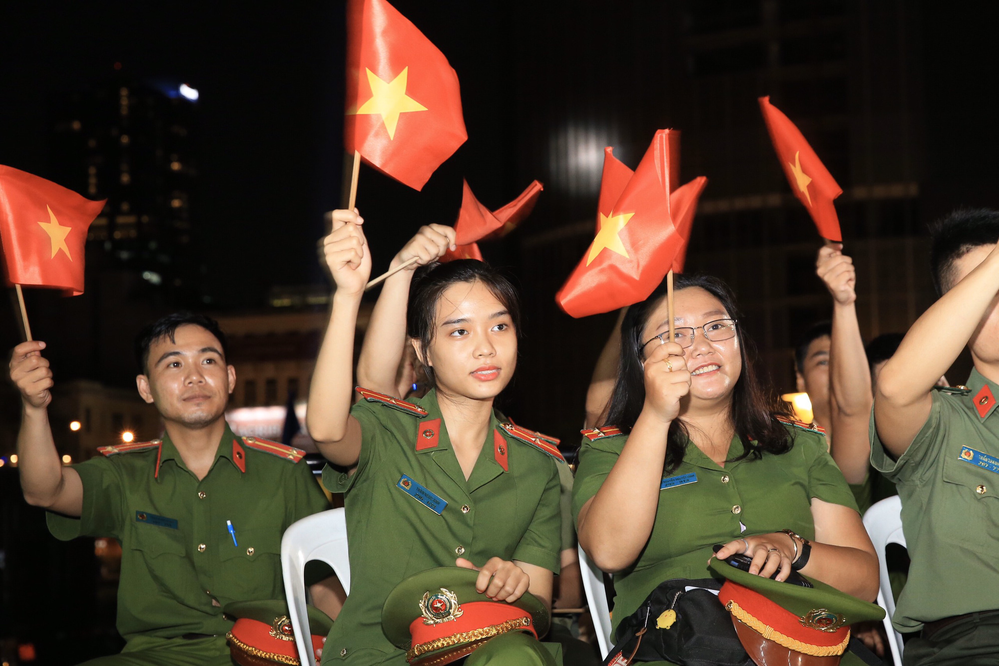 Thủ tướng dự Cầu truyền hình Hồ Chí Minh, sáng ngời ý chí Việt Nam tại TP HCM - Ảnh 2.