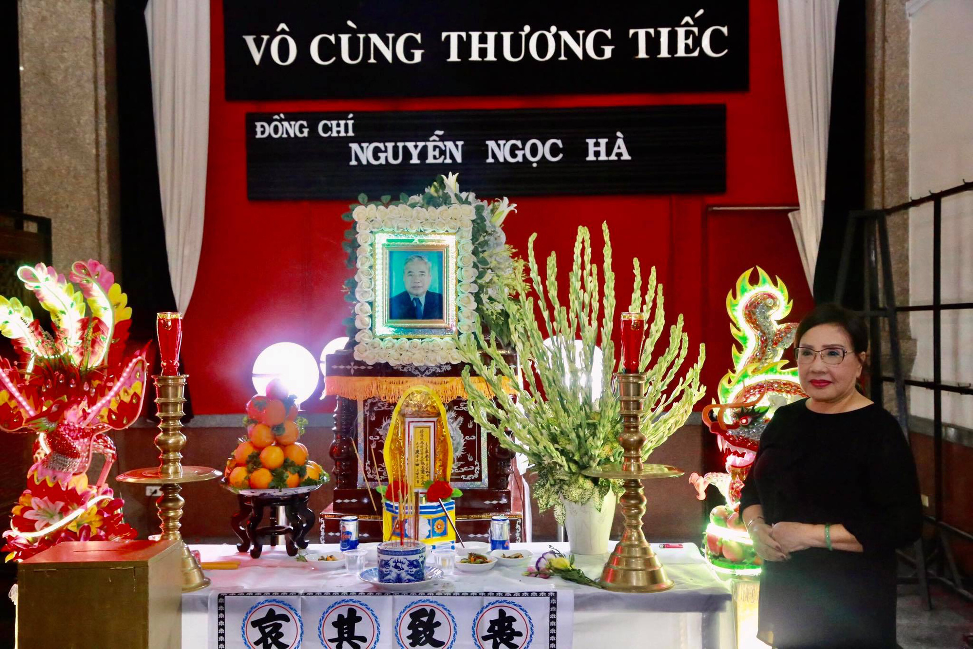 NSND Bạch Tuyết, Ngọc Giàu, Lệ Thủy... tiễn biệt Mẫn Đạt của Đời cô Lựu - Ảnh 7. NSND Bạch Tuyết, Ngọc Giàu, Lệ Thủy... tiễn biệt Mẫn Đạt của Đời cô Lựu - Ảnh 7.