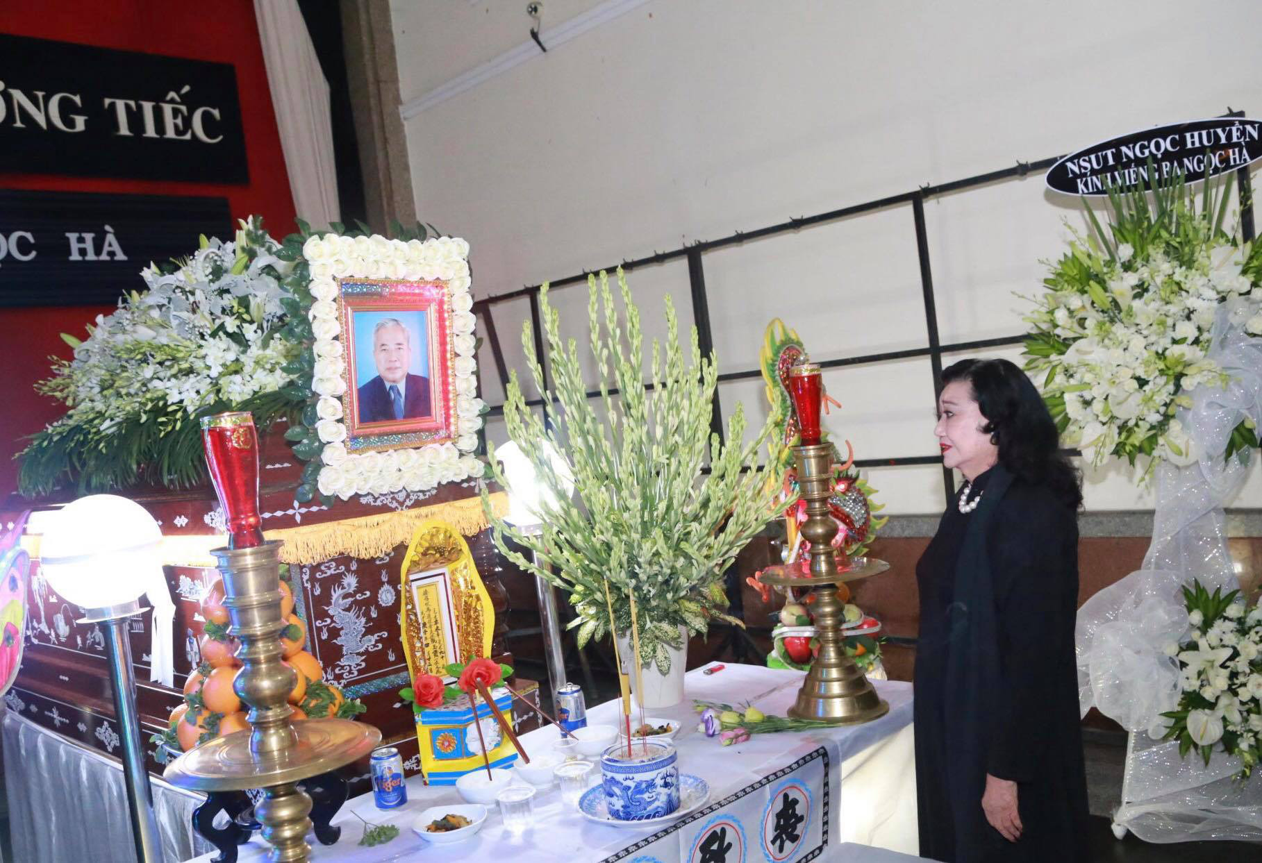 NSND Bạch Tuyết, Ngọc Giàu, Lệ Thủy... tiễn biệt Mẫn Đạt của Đời cô Lựu - Ảnh 11. NSND Bạch Tuyết, Ngọc Giàu, Lệ Thủy... tiễn biệt Mẫn Đạt của Đời cô Lựu - Ảnh 11.