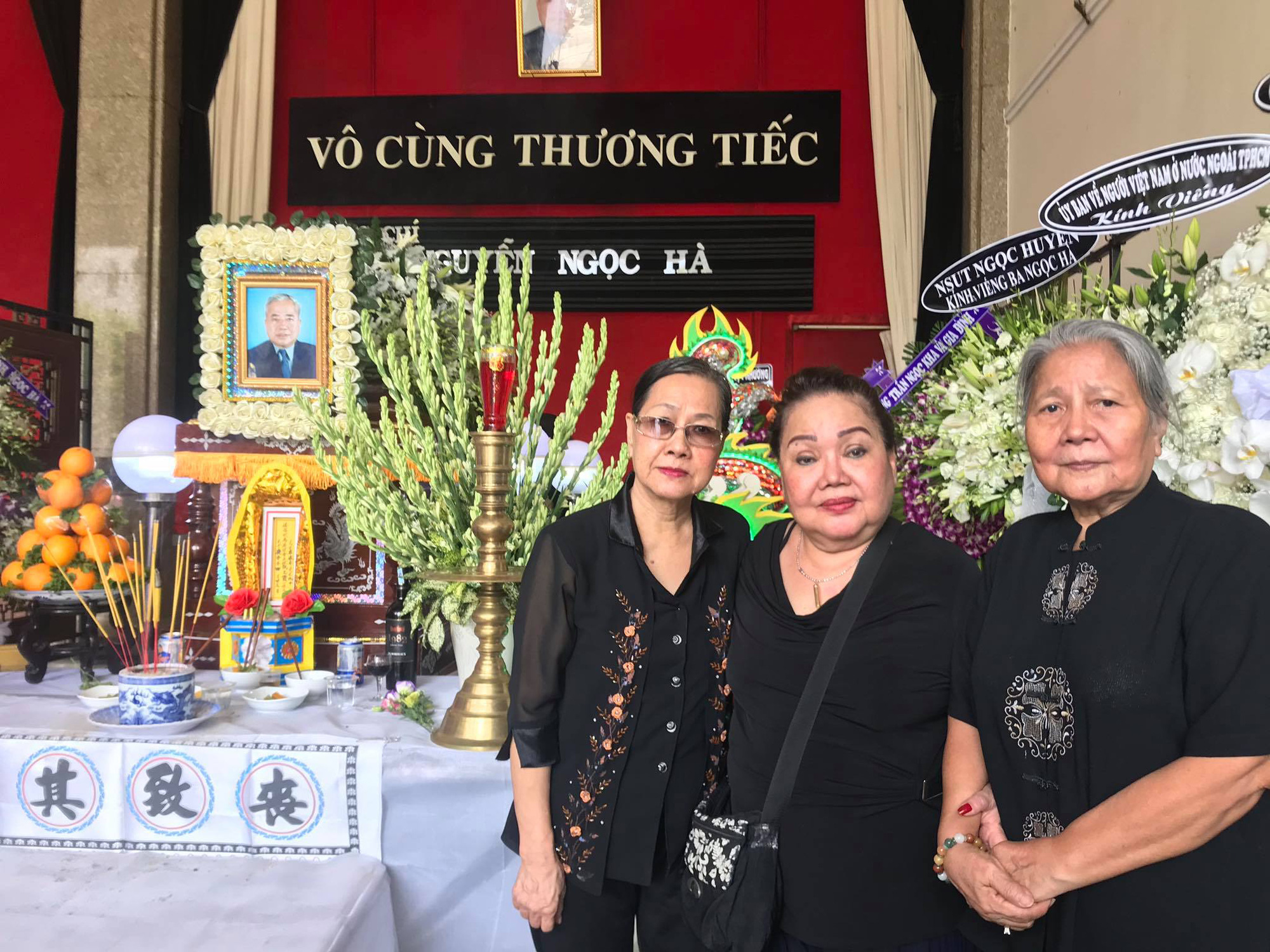 NSND Bạch Tuyết, Ngọc Giàu, Lệ Thủy... tiễn biệt Mẫn Đạt của Đời cô Lựu - Ảnh 1. NSND Bạch Tuyết, Ngọc Giàu, Lệ Thủy... tiễn biệt Mẫn Đạt của Đời cô Lựu - Ảnh 1.