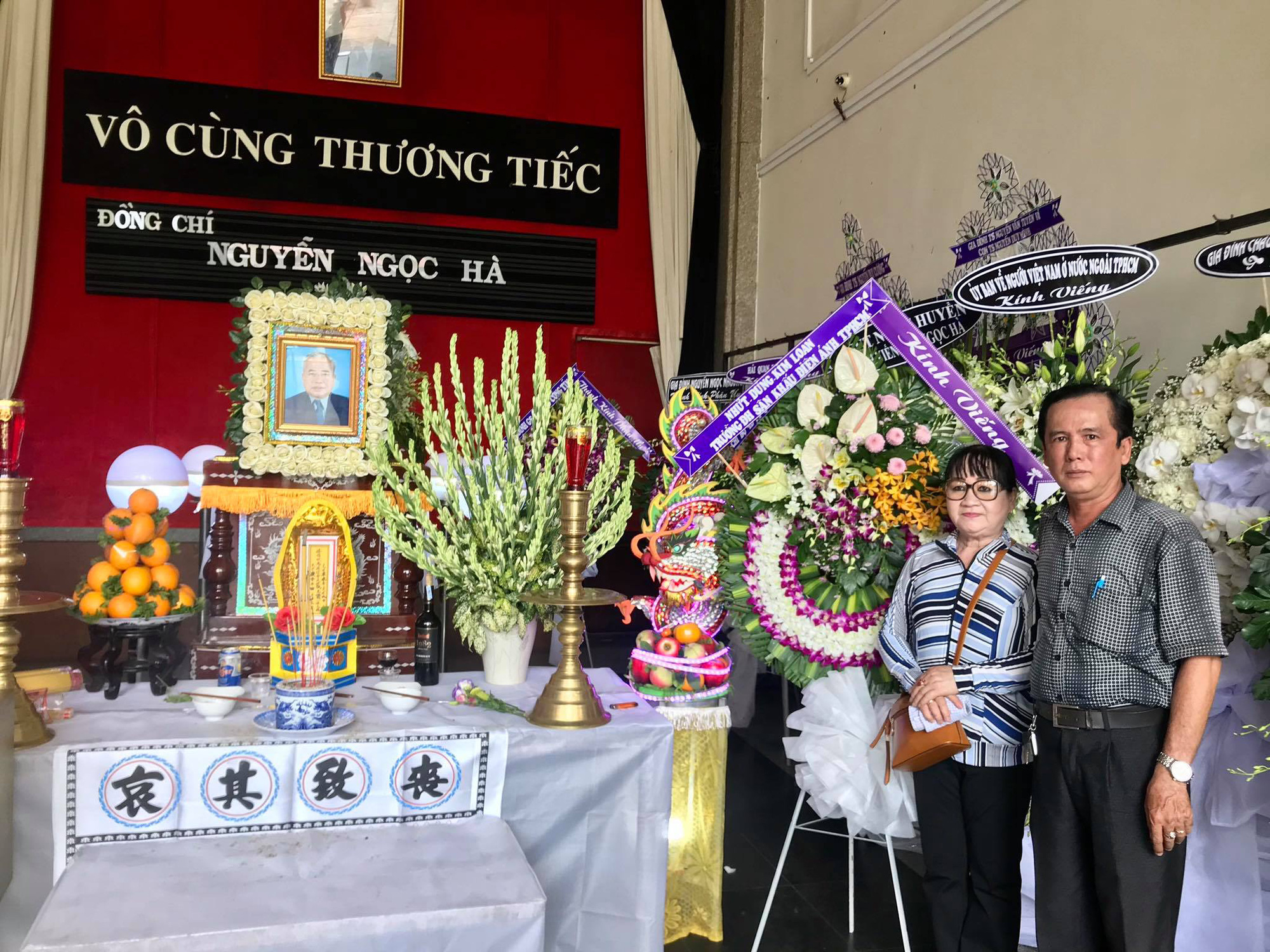 NSND Bạch Tuyết, Ngọc Giàu, Lệ Thủy... tiễn biệt Mẫn Đạt của Đời cô Lựu - Ảnh 10. NSND Bạch Tuyết, Ngọc Giàu, Lệ Thủy... tiễn biệt Mẫn Đạt của Đời cô Lựu - Ảnh 10.
