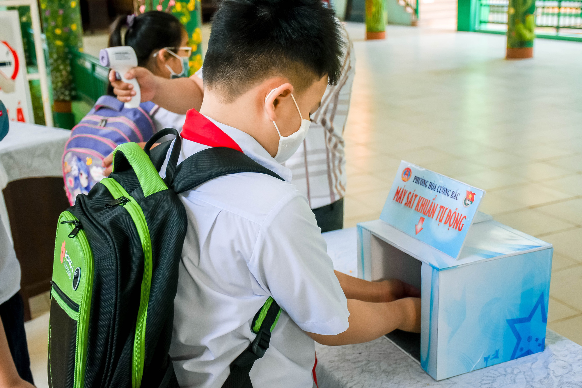 Học sinh Đà Nẵng trở lại trường học sau kỳ nghỉ dài do dịch Covid-19 - Ảnh 2.