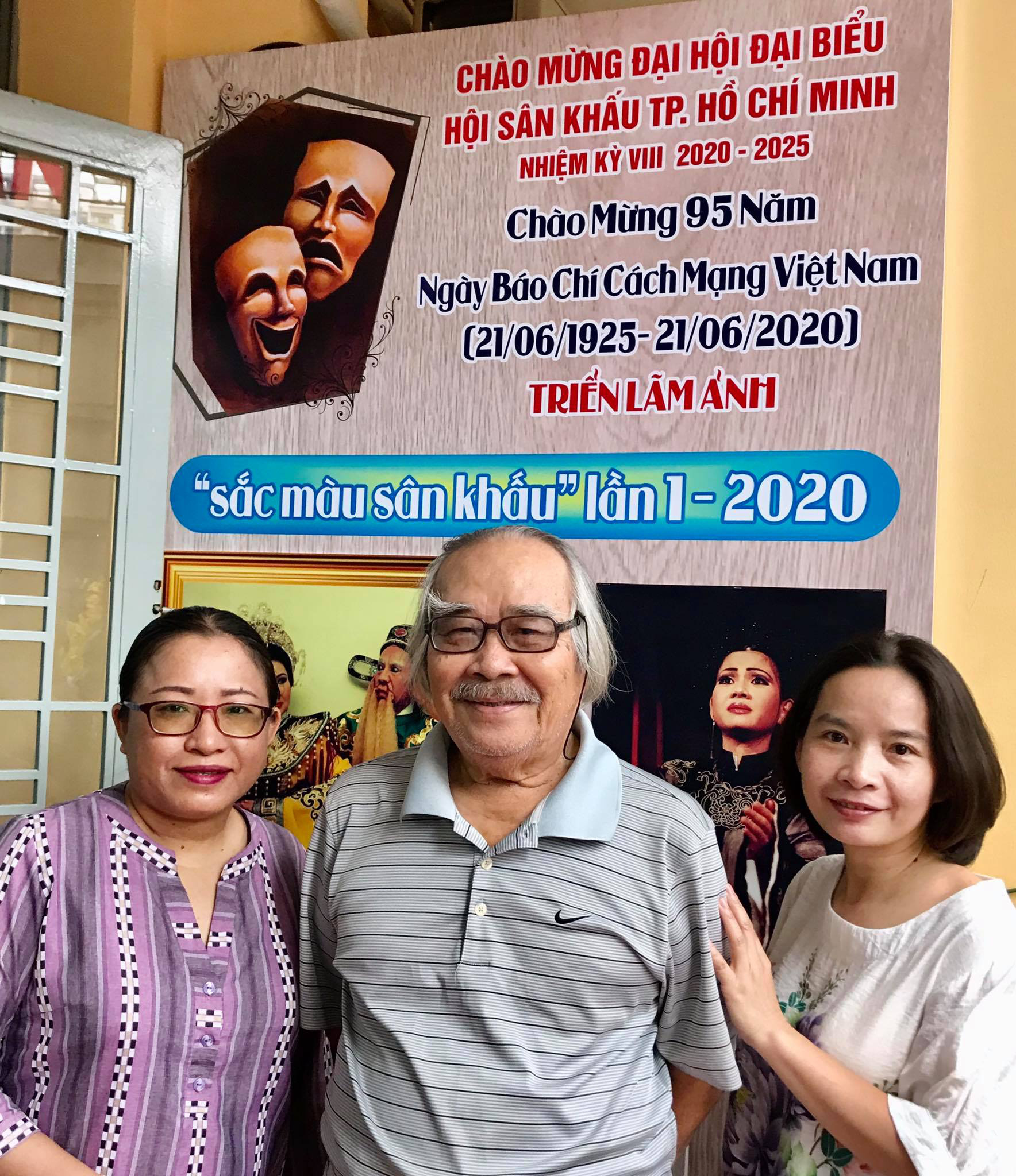 Kim Cương, Thành Lộc và đông nghệ sĩ ngôi sao đến với triển lãm Sắc màu sân khấu - Ảnh 2. Kim Cương, Thành Lộc và đông nghệ sĩ ngôi sao đến với triển lãm Sắc màu sân khấu - Ảnh 2.