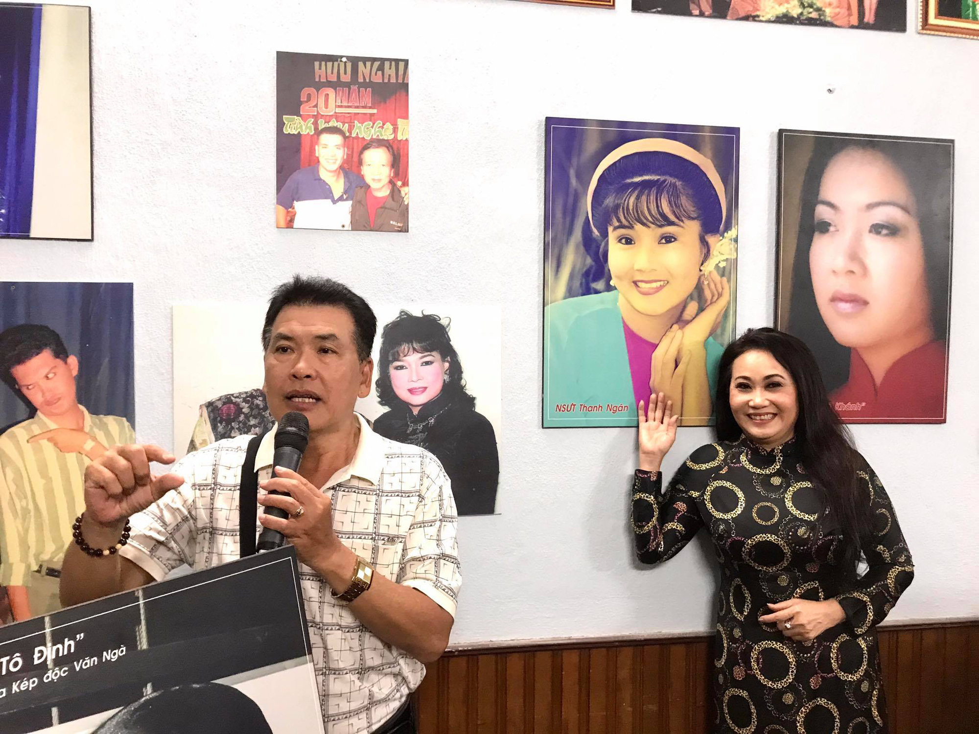 Kim Cương, Thành Lộc và đông nghệ sĩ ngôi sao đến với triển lãm Sắc màu sân khấu - Ảnh 6. Kim Cương, Thành Lộc và đông nghệ sĩ ngôi sao đến với triển lãm Sắc màu sân khấu - Ảnh 6.