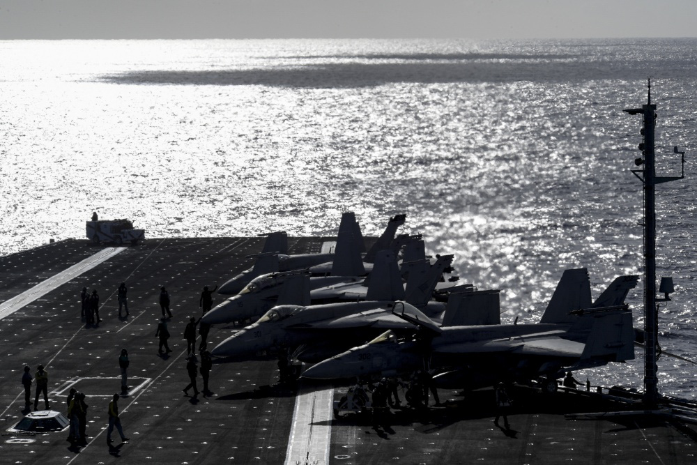 Cận cảnh 3 tàu sân bay Mỹ hoạt động ở cửa ngõ biển Đông - Ảnh 6.