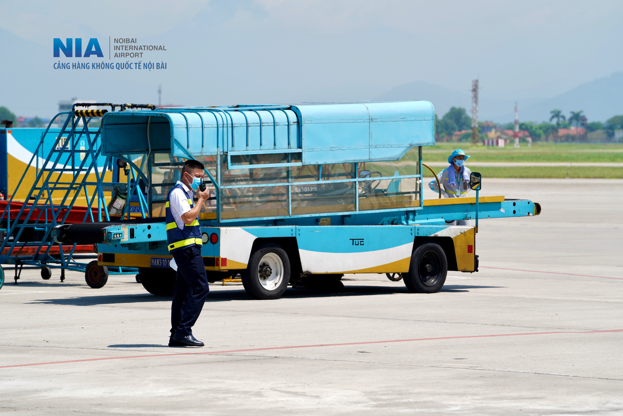 Đột nhập khu bay Nội Bài trong cái nắng nóng cực điểm hơn 62 độ C - Ảnh 5.