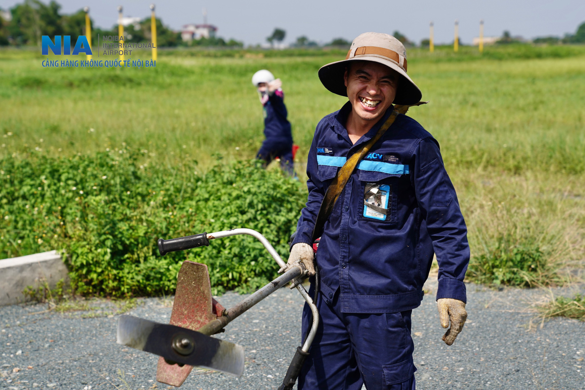 Đột nhập khu bay Nội Bài trong cái nắng nóng cực điểm hơn 62 độ C - Ảnh 37.