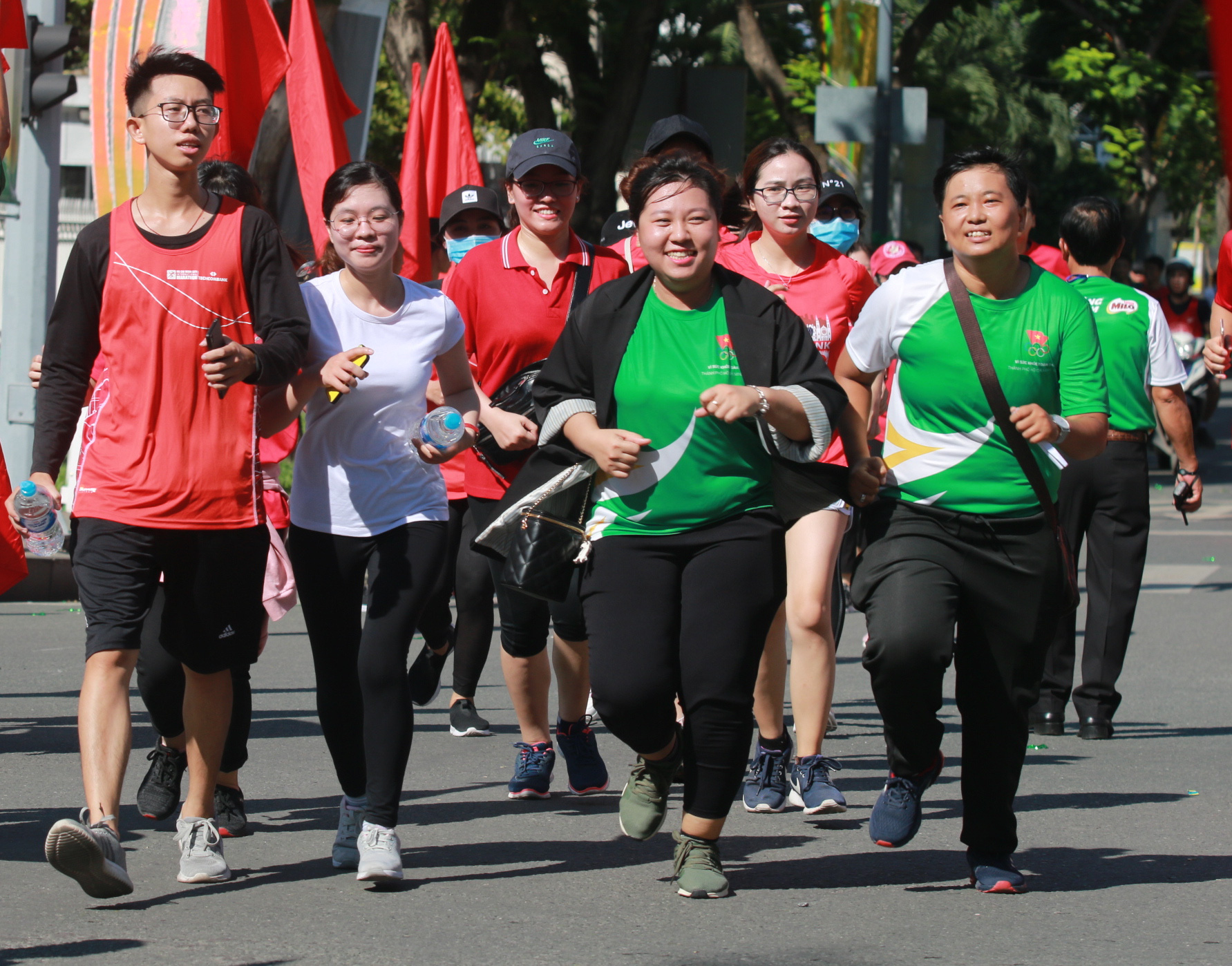 Rộn ràng ngày chạy Olympic TP HCM 2020, 8.000 người xuống phố - Ảnh 10.