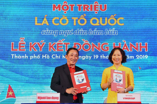 MỘT TRIỆU LÁ CỜ TỔ QUỐC  CÙNG NGƯ DÂN BÁM BIỂN: Thêm động lực, lan tỏa rộng - Ảnh 1.