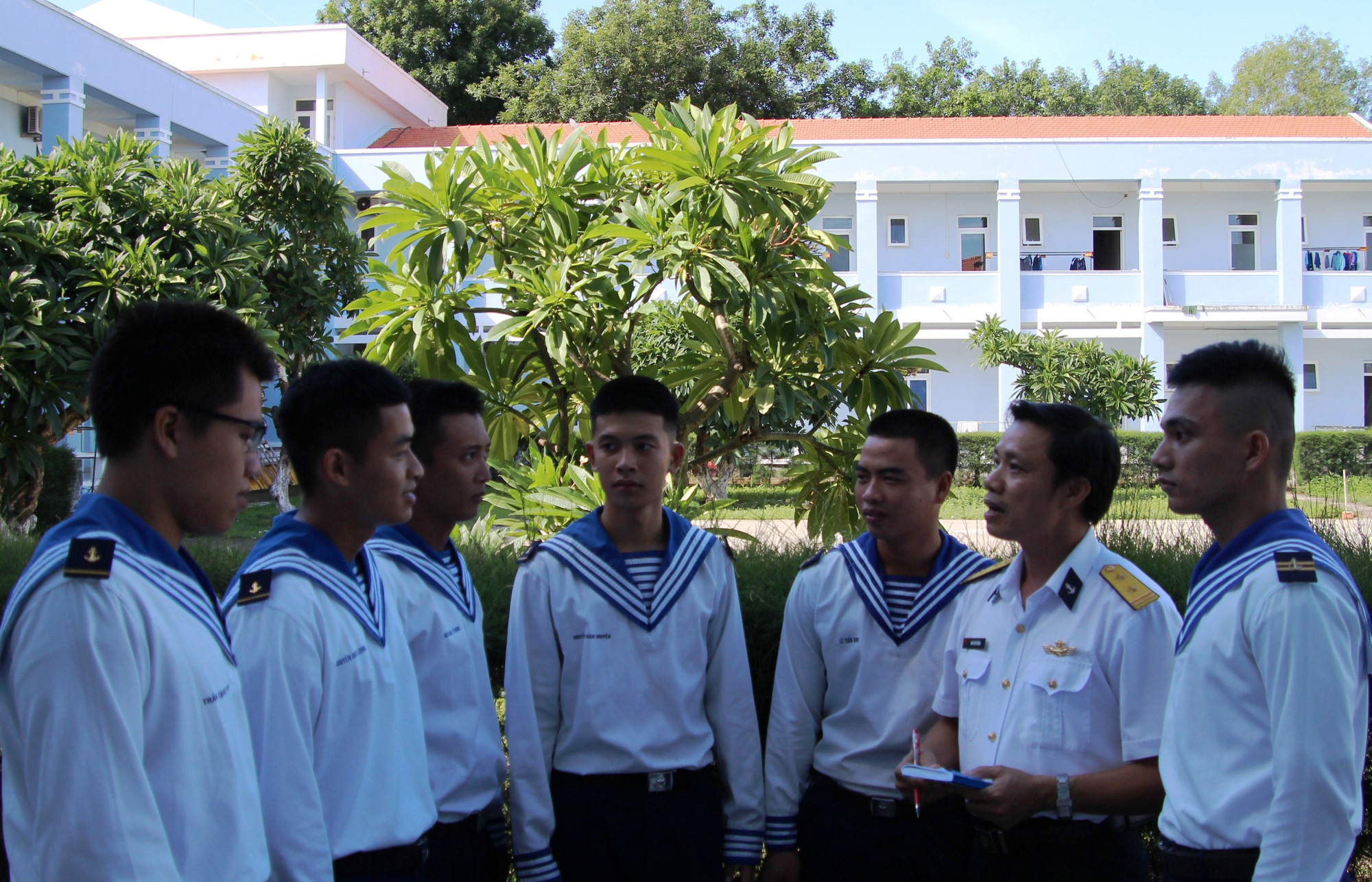 Nhịp cầu biển đảo - Ảnh 1. Nhịp cầu biển đảo - Ảnh 1.