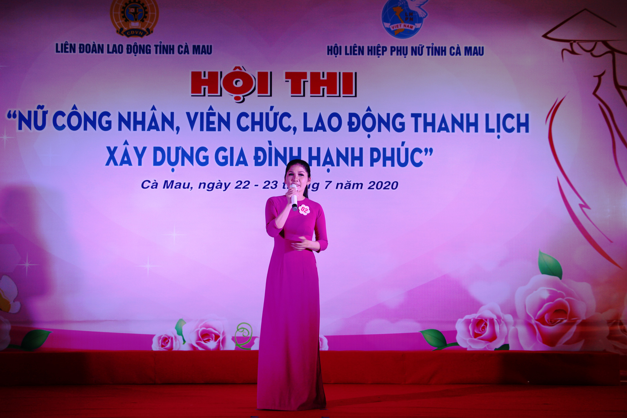 Phạm Ngọc Cầm đăng quang nữ công nhân, viên chức thanh lịch  - Ảnh 1.