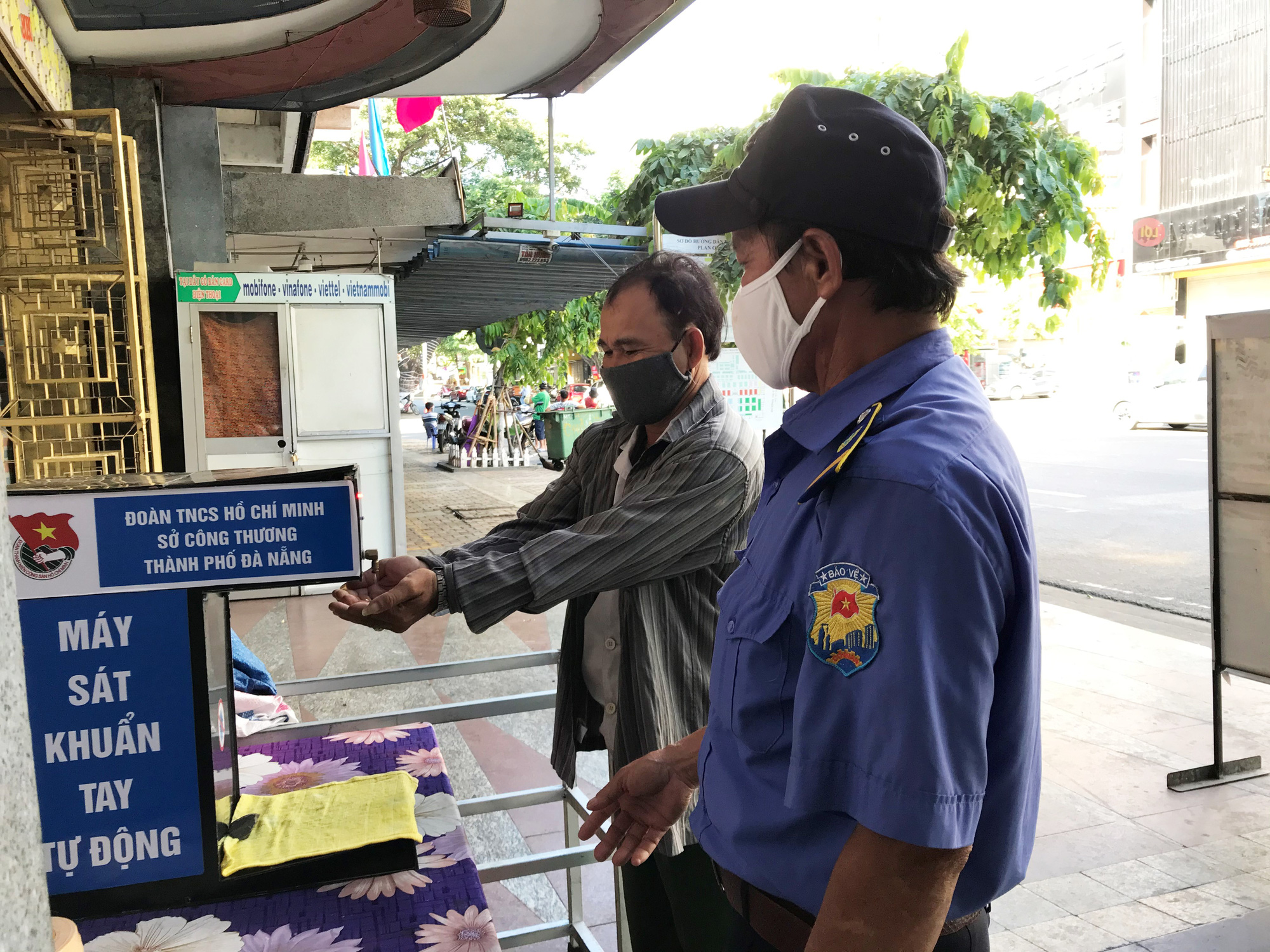 Người chạy thận lao đao trong ngày đầu Bệnh viện Đà Nẵng phong tỏa hoàn toàn - Ảnh 15.