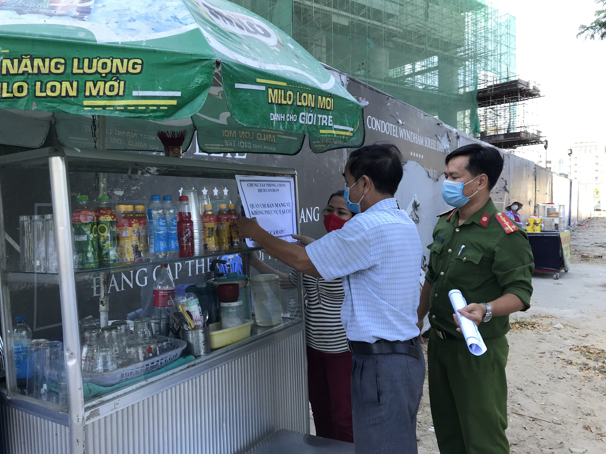 Người chạy thận lao đao trong ngày đầu Bệnh viện Đà Nẵng phong tỏa hoàn toàn - Ảnh 16.