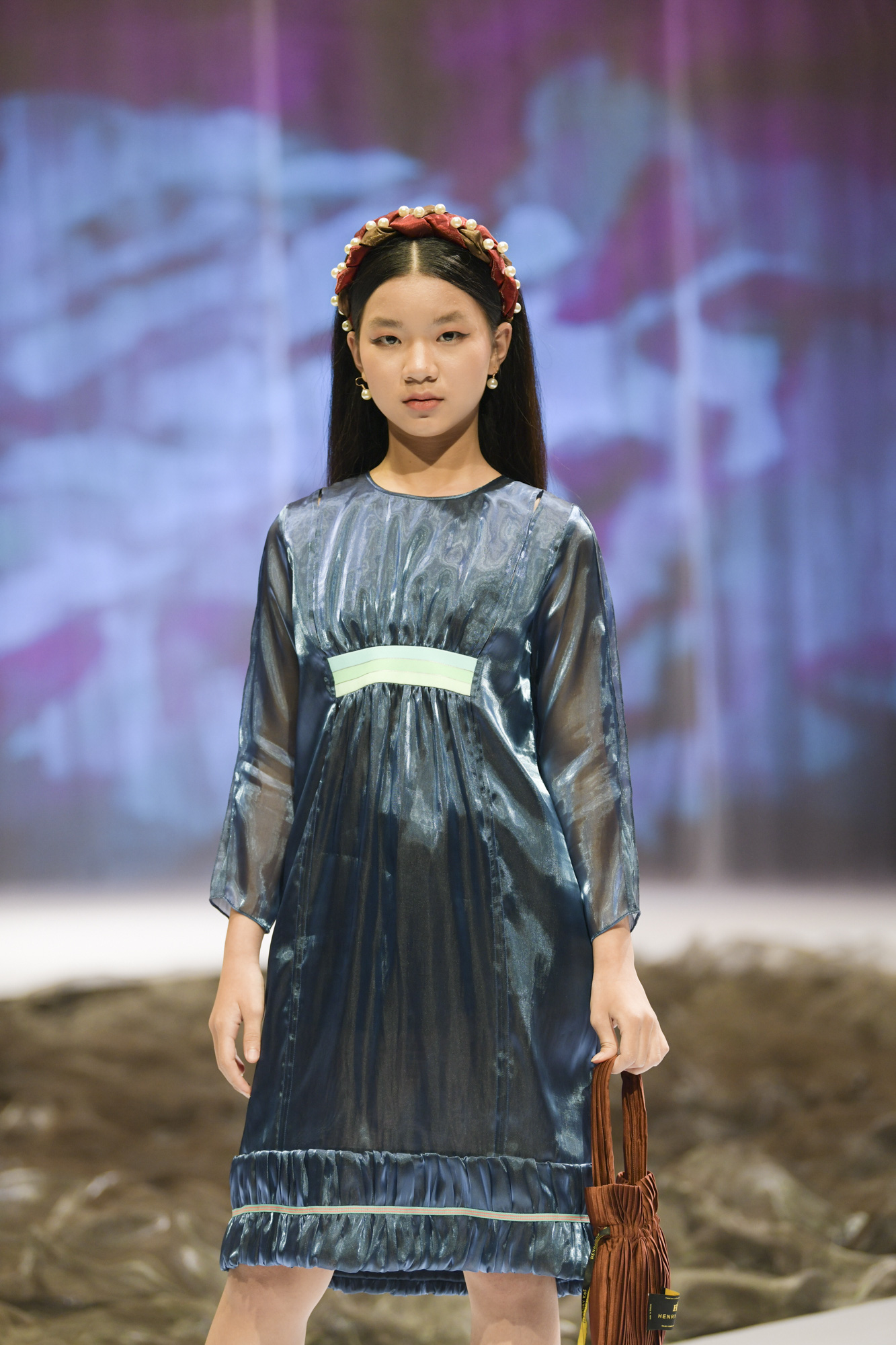 Gia đình siêu mẫu Xuân Lan nổi bật ở Tuần lễ thời trang trẻ em Việt Nam - Ảnh 9.