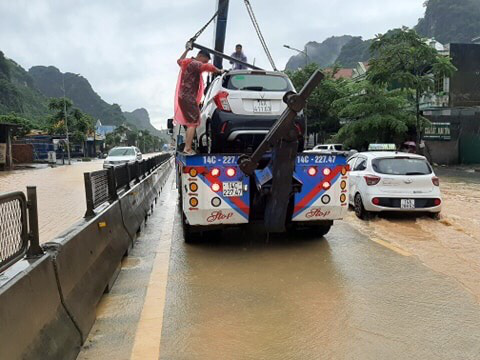 Mưa lớn, nhiều nơi ở Quảng Ninh chìm trong biển nước - Ảnh 6.