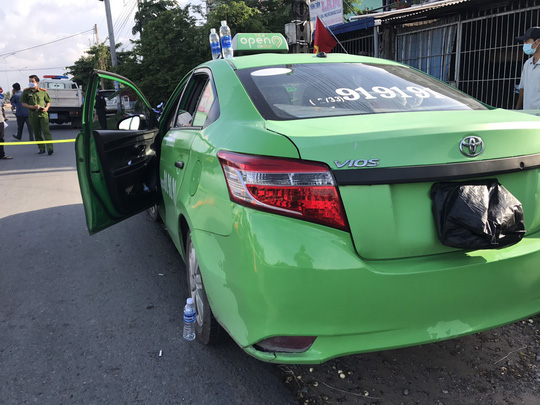 Gã đàn ông mượn taxi chở nhiều thuốc lắc và ma túy từ TP HCM về Tiền Giang - Ảnh 1.