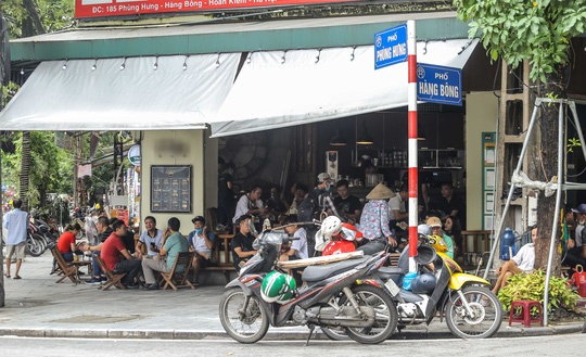 Nhiều hàng quán vẫn lơ là trong phòng chống dịch Covid-19 - Ảnh 2.