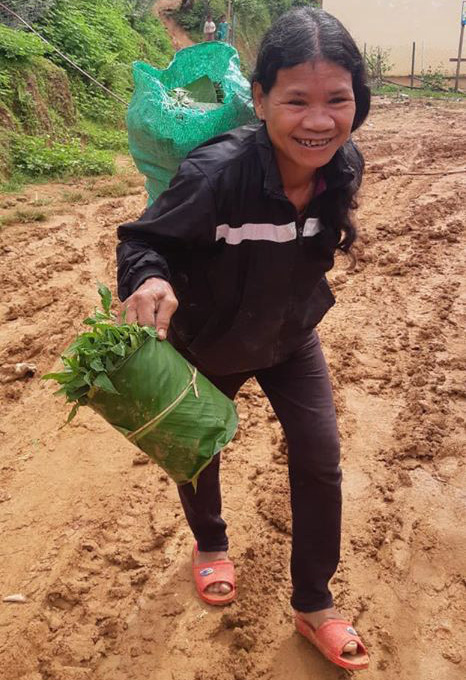 Rụng tim với những thức quà bà con huyện nghèo gửi xuống Đà Nẵng - Ảnh 1.