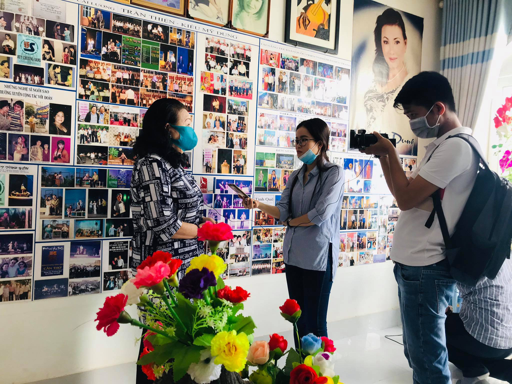 ຫາຍສາບສູນໃນອຸບັດຕິເຫດ, ນັກສິລະປິນ Kieu My Dung ສະແດງຮູບພາບວິລະຊົນໃນອະດີດ - ພາບທີ 8. Mất một chân vì tai nạn, nghệ sĩ Kiều Mỹ Dung triển lãm ảnh Quá khứ kiêu hùng - Ảnh 8.