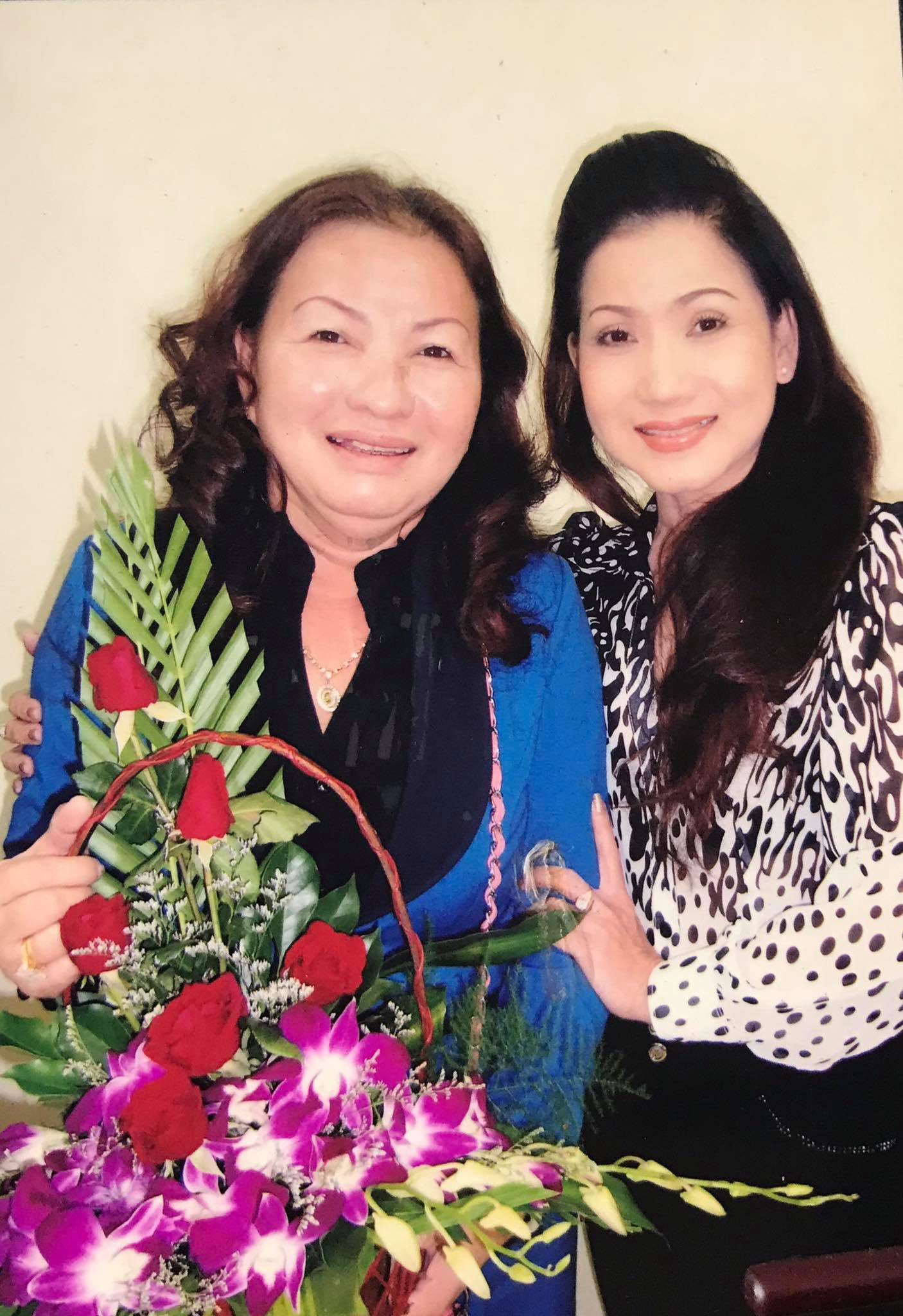 ຫາຍສາບສູນໃນອຸບັດຕິເຫດ, ນັກສິລະປິນ Kieu My Dung ສະແດງຮູບພາບວິລະຊົນໃນອະດີດ - ຮູບທີ 16. Mất một chân vì tai nạn, nghệ sĩ Kiều Mỹ Dung triển lãm ảnh Quá khứ kiêu hùng - Ảnh 16.