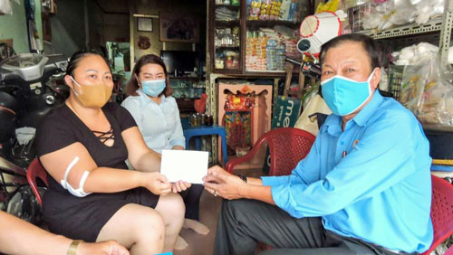Động viên đoàn viên và con đoàn viên khó khăn - Ảnh 1. Động viên đoàn viên và con đoàn viên khó khăn - Ảnh 1.