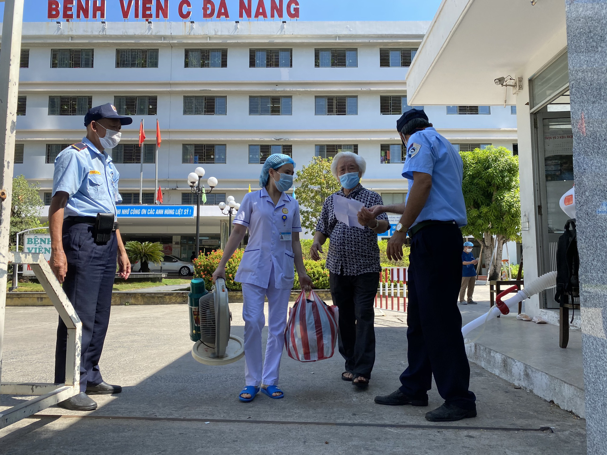 Xúc động tâm thư của Giám đốc Bệnh viện C Đà Nẵng khi được dỡ lệnh phong tỏa - Ảnh 8.