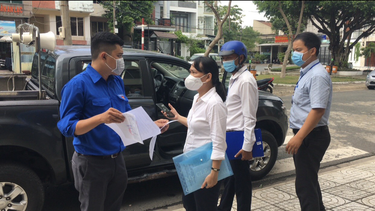 CLIP: Phát hiện và xử nghiêm nhiều người không đeo khẩu trang ở quận Bình Tân - Ảnh 4.