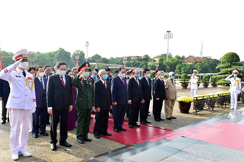 Lãnh đạo Đảng, Nhà nước vào Lăng viếng Chủ tịch Hồ Chí Minh - Ảnh 2.