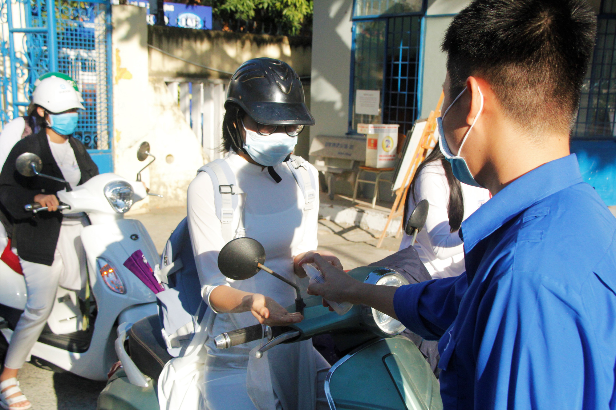 Đà Nẵng: Học sinh mang thông điệp “5K” đến trường, sau 1 tuần học trực tuyến - Ảnh 14.