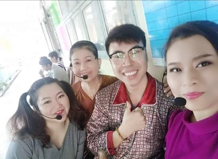 Mai Vàng nhân ái thăm nghệ sĩ lão thành Hoàng Vân và nghệ sĩ Diễm Trinh - Ảnh 3. Mai Vàng nhân ái thăm nghệ sĩ lão thành Hoàng Vân và nghệ sĩ Diễm Trinh - Ảnh 3.