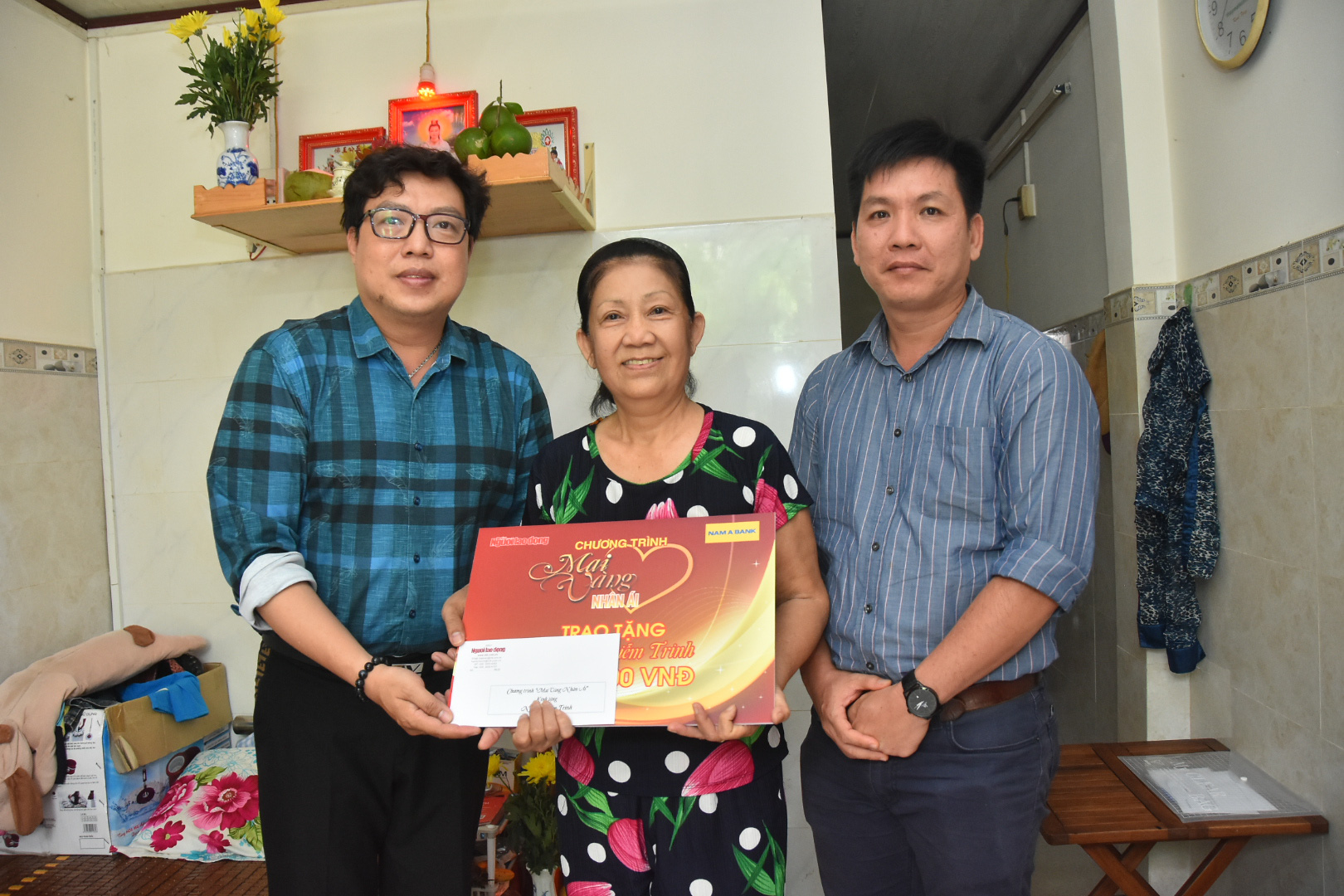 Mai Vàng nhân ái thăm nghệ sĩ lão thành Hoàng Vân và nghệ sĩ Diễm Trinh - Ảnh 1. Mai Vàng nhân ái thăm nghệ sĩ lão thành Hoàng Vân và nghệ sĩ Diễm Trinh - Ảnh 1.