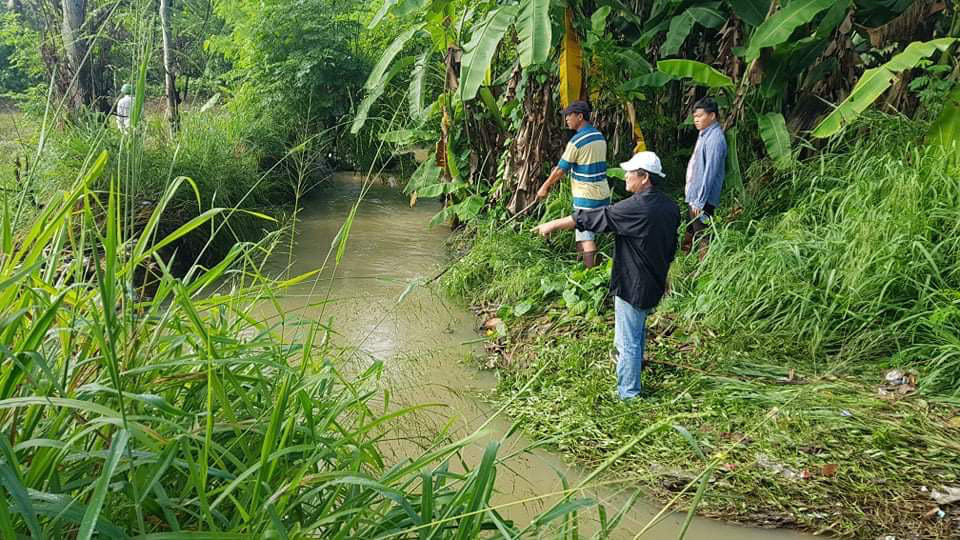 Hàng trăm người chui xuống cống tìm người phụ nữ bị nước cuốn ở Đồng Nai - Ảnh 5.