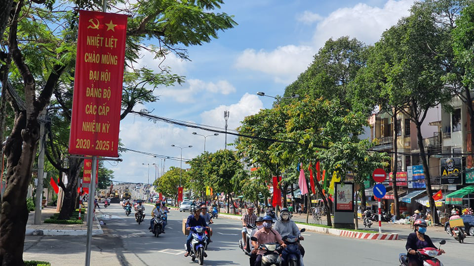 Cần Thơ: Rợp băng rôn, cờ phướn chào mừng Đại hội Đảng bộ - Ảnh 4.