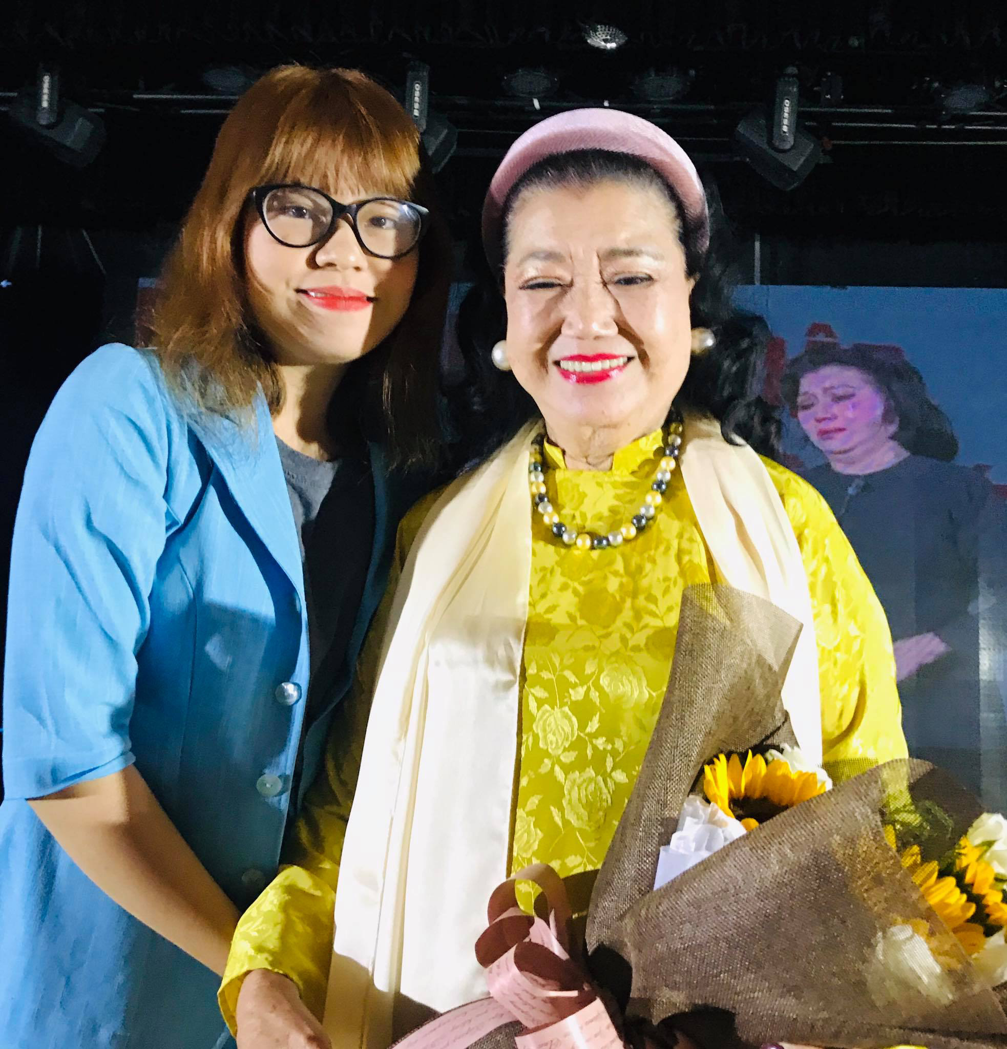 Xem lại Lôi vũ, kỳ nữ Kim Cương ngẫu hứng với vai Thị Bình cùng diễn viên trẻ - Ảnh 5. Xem lại Lôi vũ, kỳ nữ Kim Cương ngẫu hứng với vai Thị Bình cùng diễn viên trẻ - Ảnh 5.