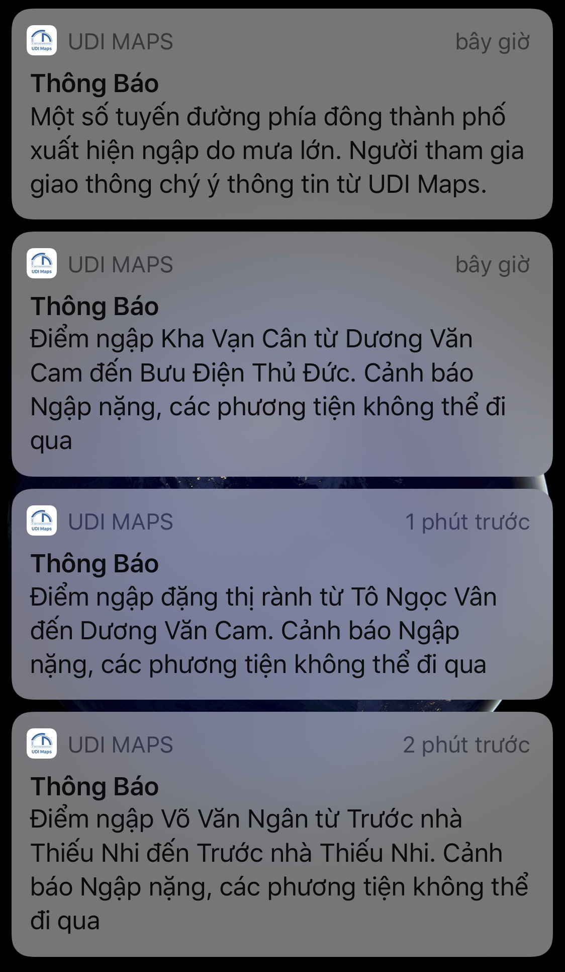 Chợ Thủ Đức bị nước cô lập sau 10 phút xảy ra mưa - Ảnh 2.